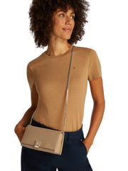 Tommy hilfiger ruskea flap juhlalaukku olkalaukku