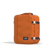 CabinZero Classic 28 L Maple Leaf -reppu viistosta oikealta