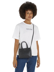 Calvin klein must pieni tote käsilaukku musta logokuvioitu