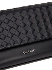 Calvin klein musta quilt olkalaukku
