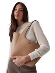 Guess Helina iso olkalaukku beige