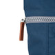 Roka London Finchley keskikokoinen reppu Deep Blue tummansininen