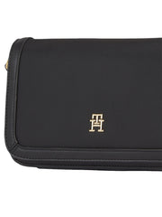    Tommy hilfiger musta essential olkalaukku
