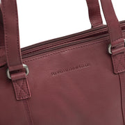 the chesterfield brand Marvos viininpunainen berry nahkainen olkalaukku logo