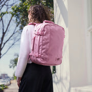 vaaleanpunainen CabinZero classic keskikokoinen cabin reppu 36l rosa pinkki matkareppu