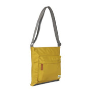 keltainen olkalaukku roka london nylon kennington