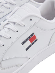 valkoinen retro tommy jeans lenkkarit